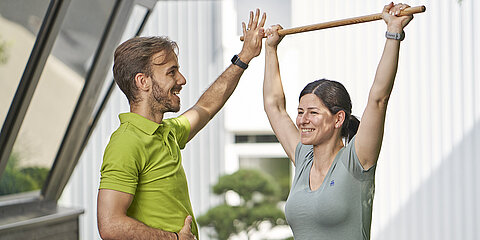 Two employees take part in a Coroplast Group sports health program