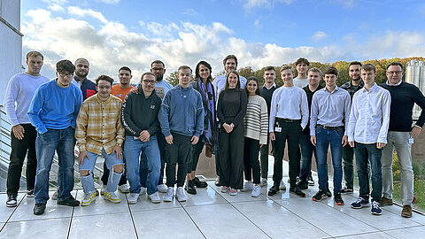 Group picture with the new apprentices, Natalie Mekelburger and instructor Markus Langendorf