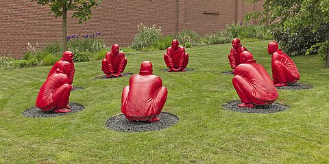Sculpture group "Meeting I" by Wang Shugang