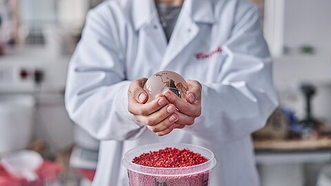 Symbolic image from development with red recyclate