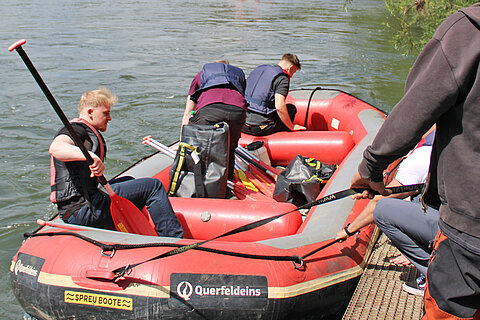 Apprentice team shortly before casting off