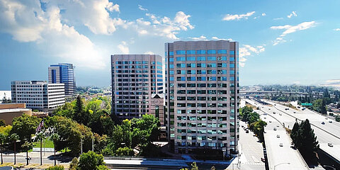 Headquarters of the WeWire Service Center: Riverpark Tower in San José from the outside 