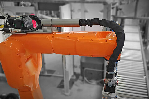Packaging robot equipped with TapeTube
