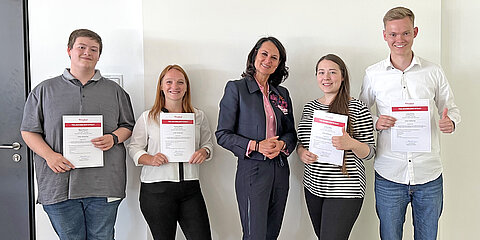 Group picture of the winner team of the trainee pitch