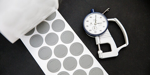 Individual die-cut parts with measuring tool