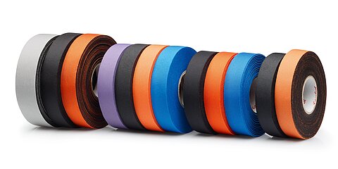 12 verschiedene Rollen Kabelwickelband aus dem Sortiment von Coroplast Tape für die E-Mobilität