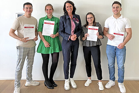 Gruppenbild des zweitplatzierte Teams des Azubi-Pitch