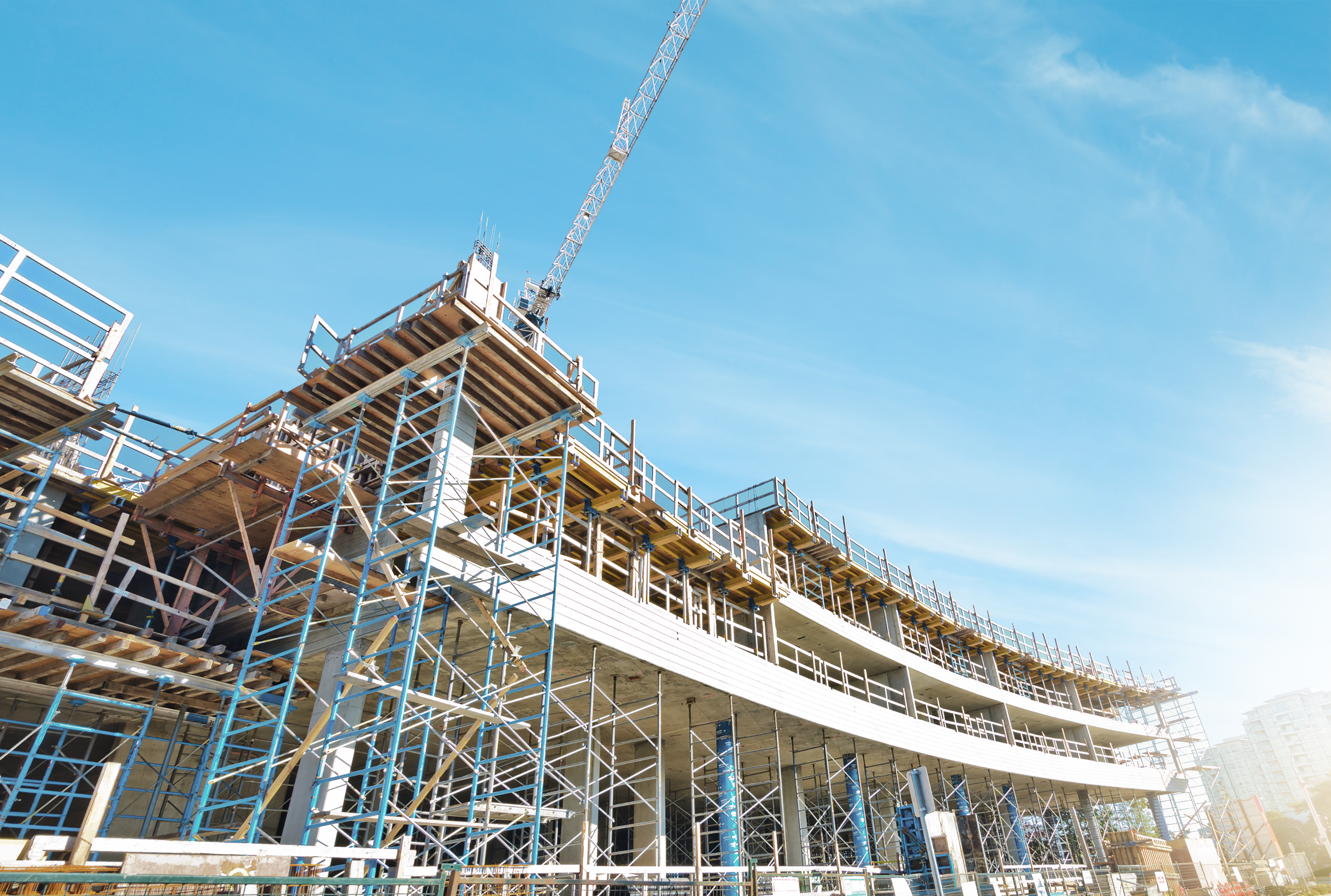 Building shell with scaffolding
